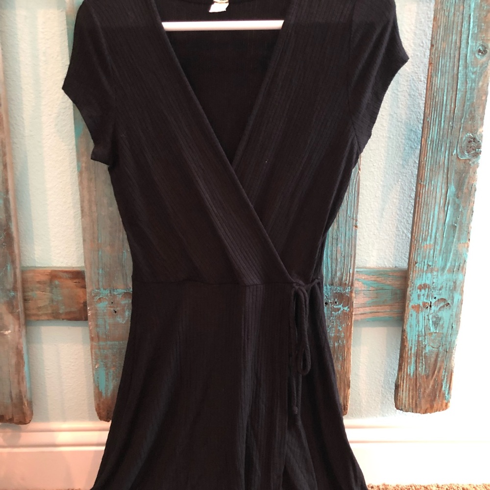 Black tie front flowy dress!